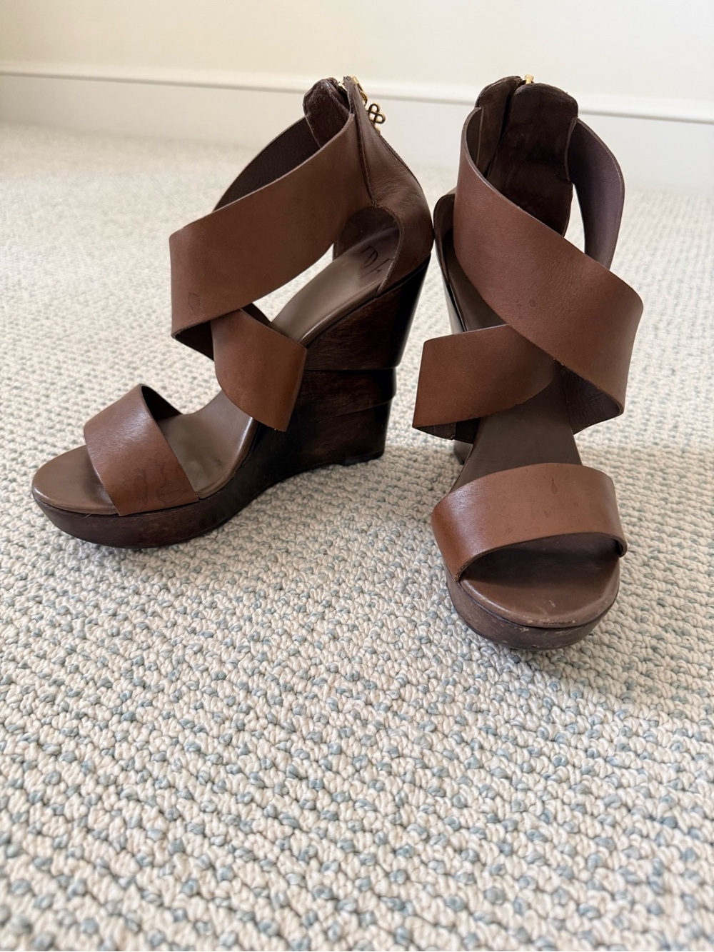 Diane Von Fursterberg opal wedge sandal - size 9